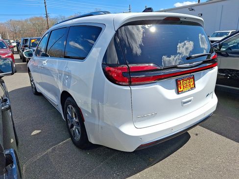Certified 2024 Chrysler Pacifica Pinnacle FWD image 4