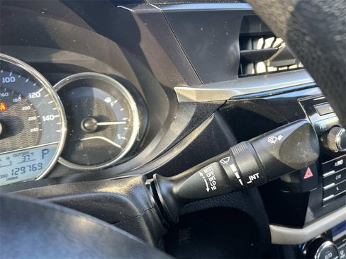 Used 2016 Toyota Corolla LE image 24