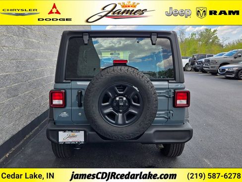 Used 2024 Jeep Wrangler Unlimited Sport AWD/4WD image 4