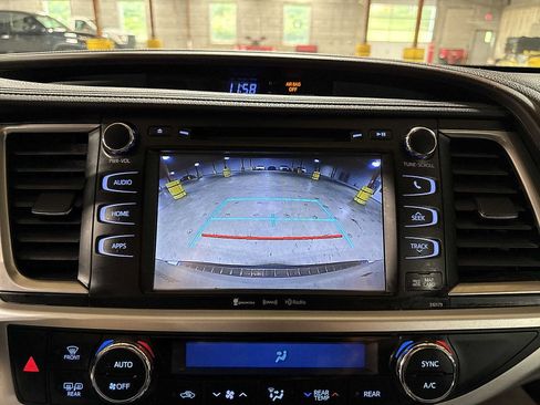Used 2018 Toyota Highlander XLE w/ Protection Package #3 AWD/4WD image 27