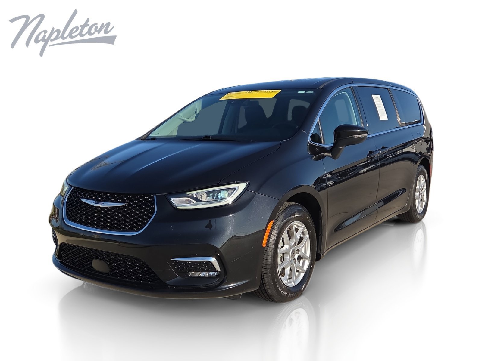 Used 2023 Chrysler Pacifica Touring-L FWD image 1