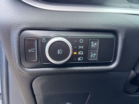 Used 2022 Ford Explorer XLT w/ Equipment Group 202A image 27