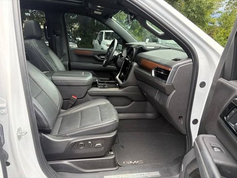 Used 2025 GMC Yukon Denali w/ Sun & Power Step Package AWD/4WD image 12