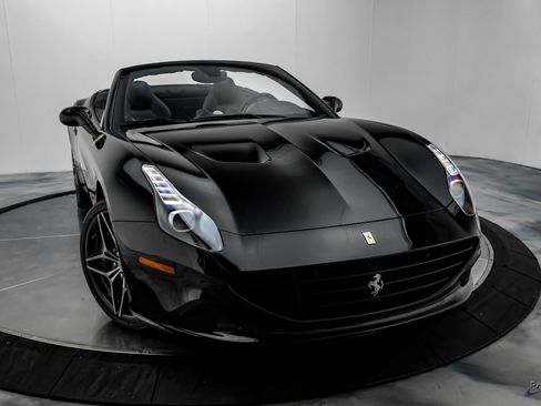 Used 2016 Ferrari California T image 26