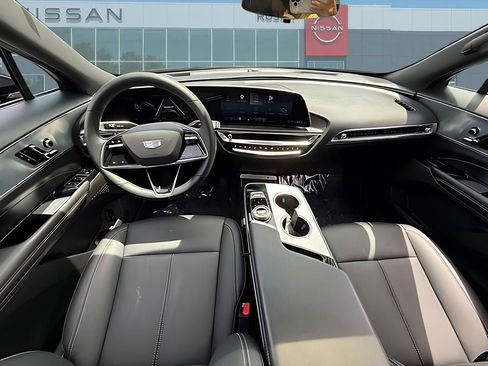 Used 2024 Cadillac Lyriq Tech w/ LPO, Floor Liner Package RWD image 7