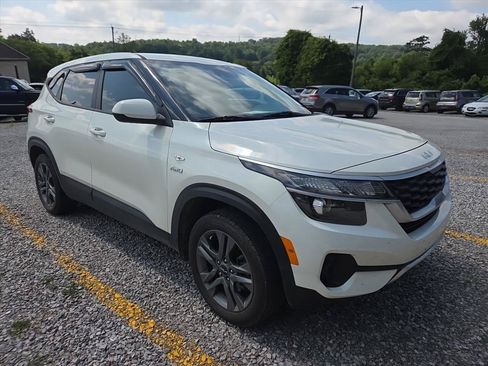 Used 2023 Kia Seltos LX AWD/4WD image 3
