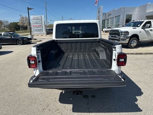 New 2026 Jeep Gladiator Rubicon AWD/4WD image 11