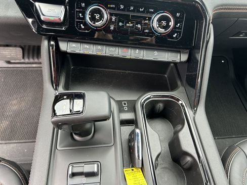 Used 2024 GMC Sierra 1500 AT4 w/ Technology Package AWD/4WD image 10