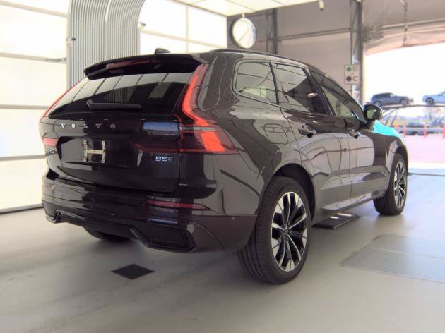 Used 2026 Volvo XC60 B5 Plus AWD/4WD image 4
