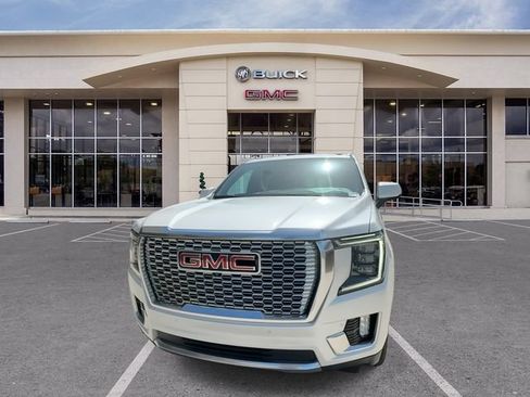 Used 2022 GMC Yukon XL Denali w/ Denali Premium Package AWD/4WD image 5