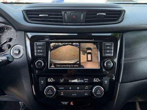 Used 2018 Nissan Rogue SL w/ Premium Package image 26