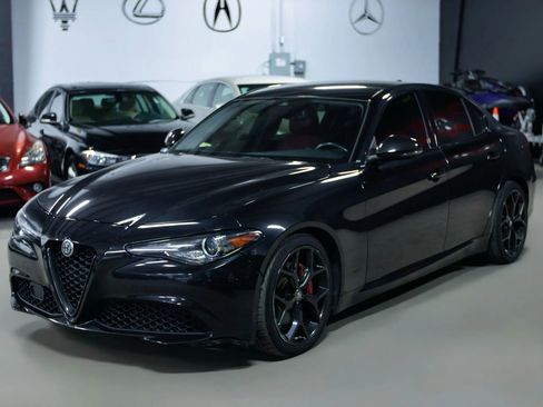 Used 2020 Alfa Romeo Giulia w/ Nero Edizione image 7