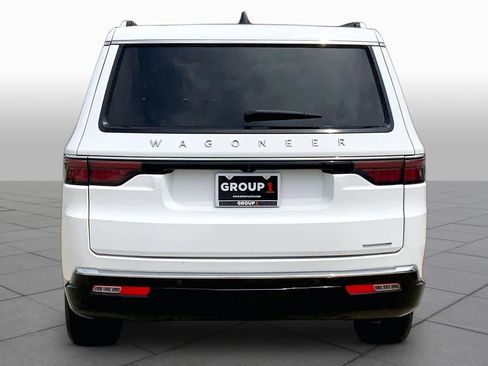 Used 2024 Jeep Wagoneer L Series II RWD image 5