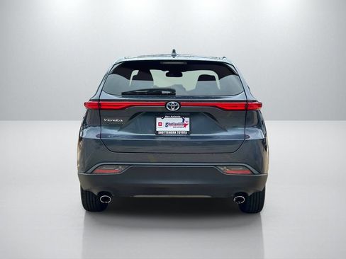 Used 2023 Toyota Venza LE AWD/4WD image 6