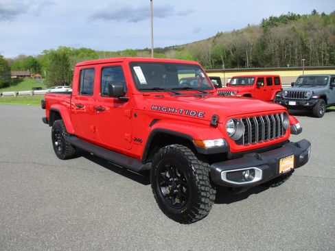 Certified 2025 Jeep Gladiator Sport AWD/4WD image 3