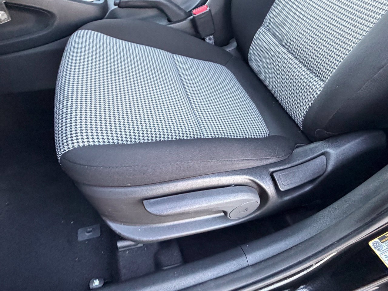 Used 2022 Hyundai Kona SE FWD image 28