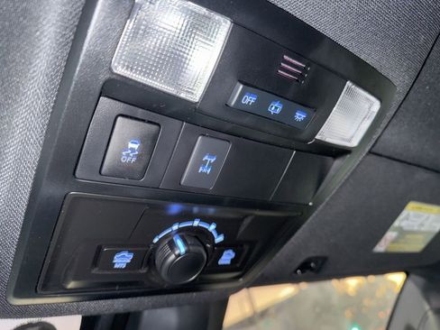 Used 2019 Toyota Tacoma TRD Off-Road image 36