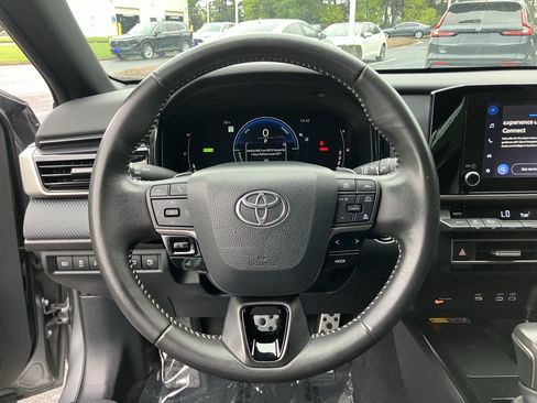Used 2025 Toyota Camry SE FWD image 20