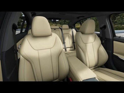 Used 2025 BMW 330i xDrive Sedan w/ M Sport Package image 14