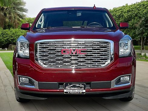 Used 2019 GMC Yukon Denali w/ Denali Ultimate Package image 3
