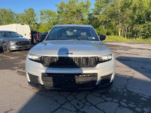 Used 2023 Jeep Grand Cherokee L Laredo AWD/4WD image 6