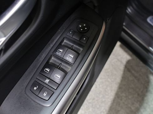 Used 2020 Jeep Cherokee Limited w/ Technology Group AWD/4WD image 14