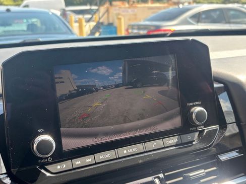 Used 2025 Nissan Pathfinder SV FWD image 25