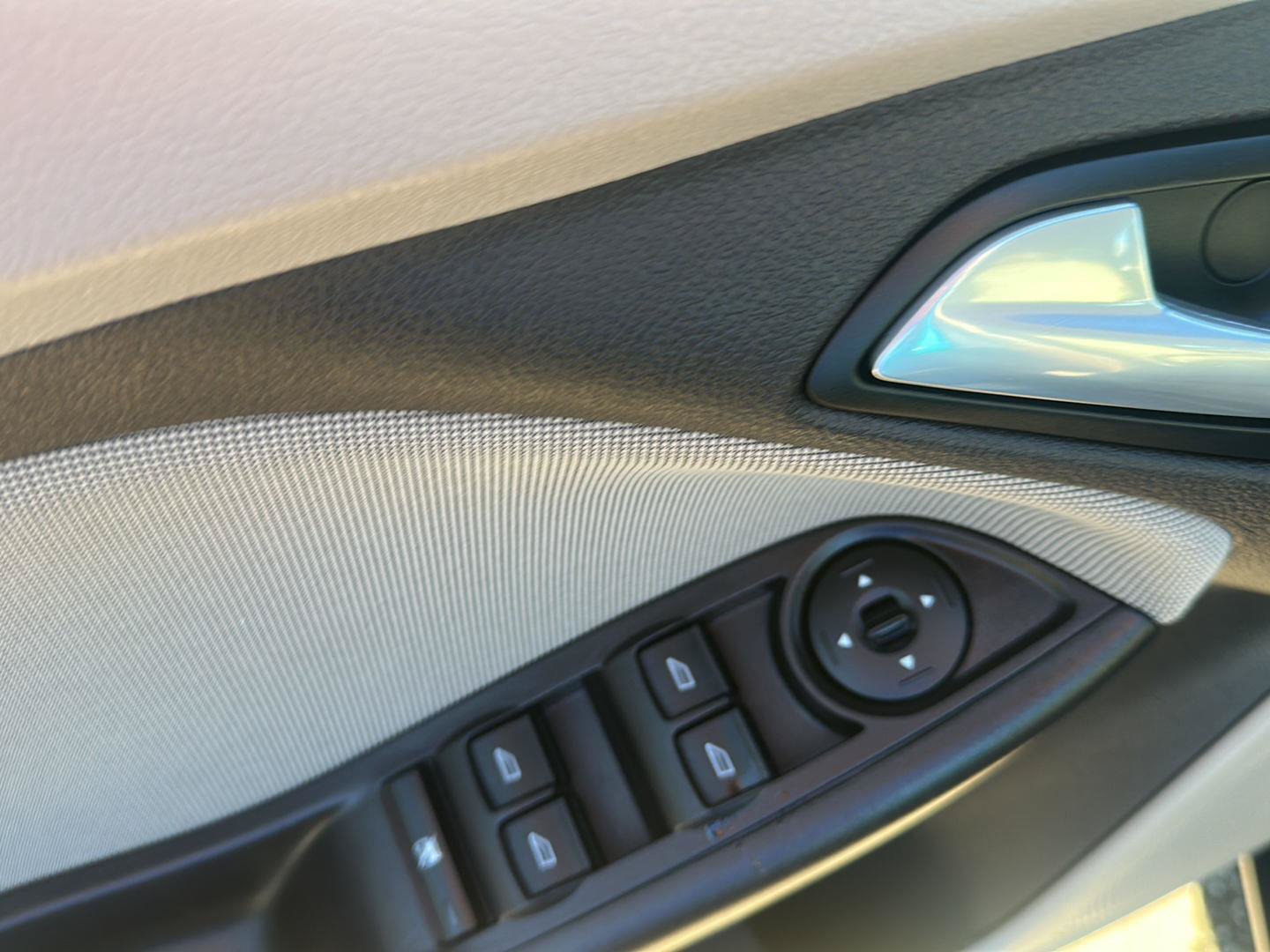 Used 2014 Ford Focus SE FWD image 9