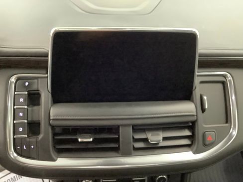 Used 2022 Chevrolet Tahoe Z71 w/ Z71 Off-Road Package image 18