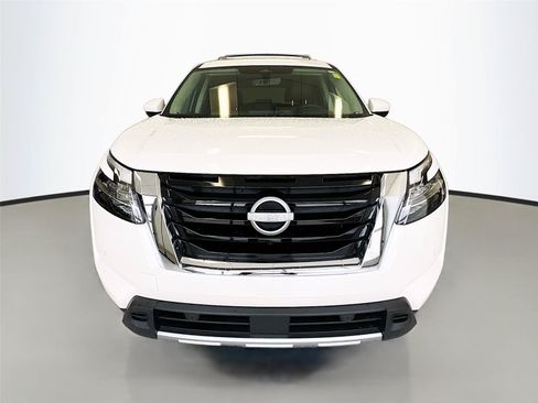 Used 2024 Nissan Pathfinder Platinum w/ Cargo Package FWD image 2