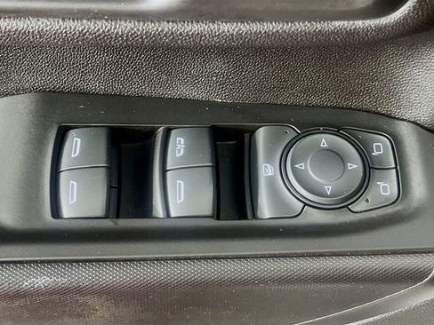 Used 2022 Chevrolet Silverado 2500 Custom w/ Custom Convenience Package AWD/4WD image 18