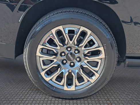 Used 2023 GMC Yukon XL Denali Ultimate image 10