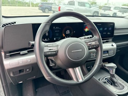 Used 2025 Hyundai Kona SEL FWD image 11