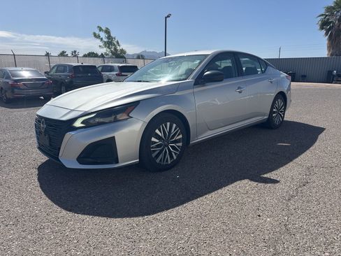 Used 2024 Nissan Altima 2.5 SV image 1