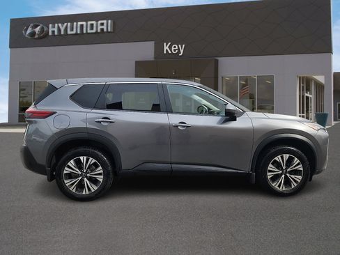 Used 2023 Nissan Rogue SV AWD/4WD image 3