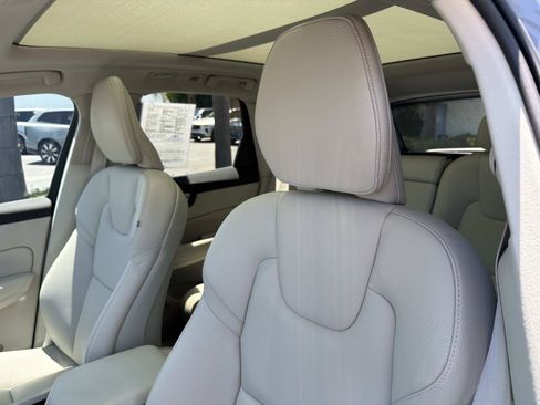 Certified 2023 Volvo XC60 T8 Plus AWD/4WD image 19