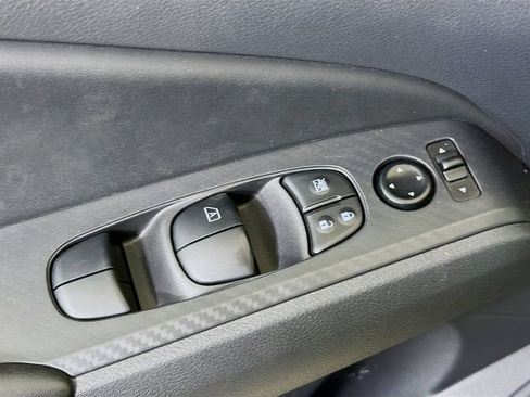 Used 2025 Nissan Altima 2.5 SV FWD image 21