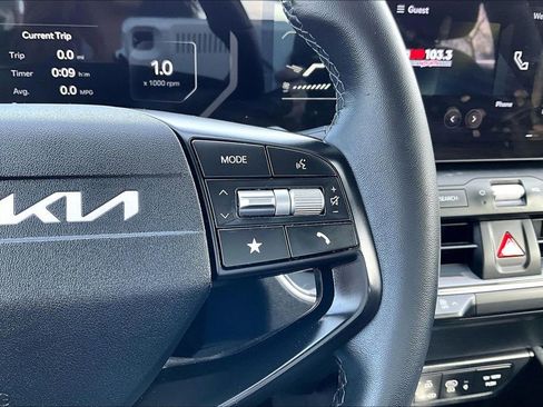 Used 2025 Kia K4 EX image 20