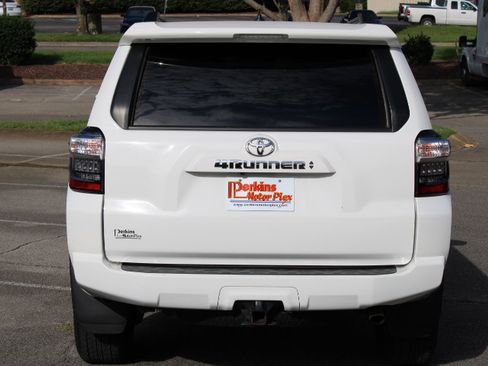 Used 2023 Toyota 4Runner SR5 AWD/4WD image 8