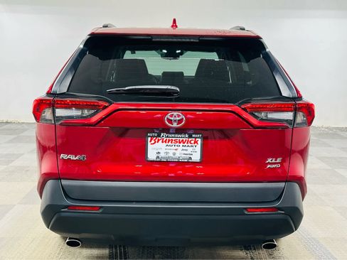 Used 2023 Toyota RAV4 XLE w/ Convenience Package image 5
