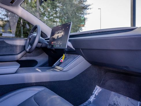 Used 2026 Tesla Model Y Long Range image 21