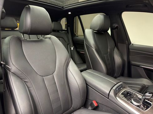 Used 2022 BMW X5 xDrive40i w/ M Sport Package image 5