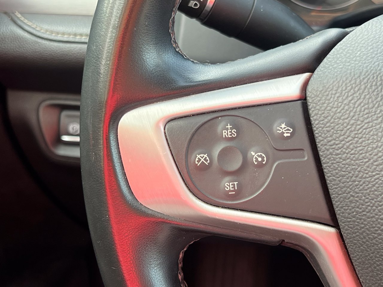 Used 2023 GMC Acadia SLT AWD/4WD image 30
