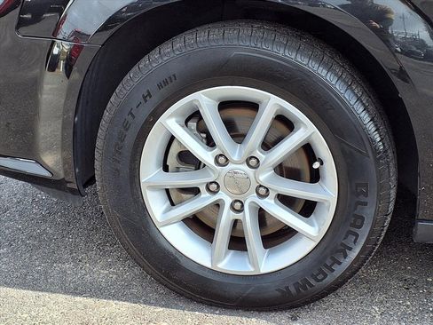 Used 2020 Dodge Grand Caravan SXT image 9