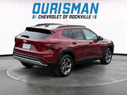 Used 2025 Chevrolet Trax LT FWD image 6
