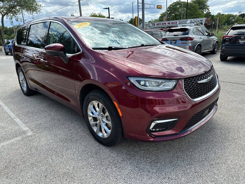 Used 2023 Chrysler Pacifica Touring-L AWD/4WD image 4