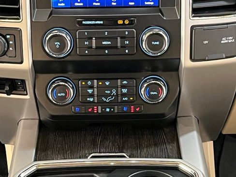 Used 2020 Ford F350 Lariat w/ Chrome Package image 23