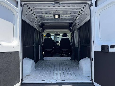 Used 2025 RAM ProMaster 2500 w/ Convenience Group FWD image 14