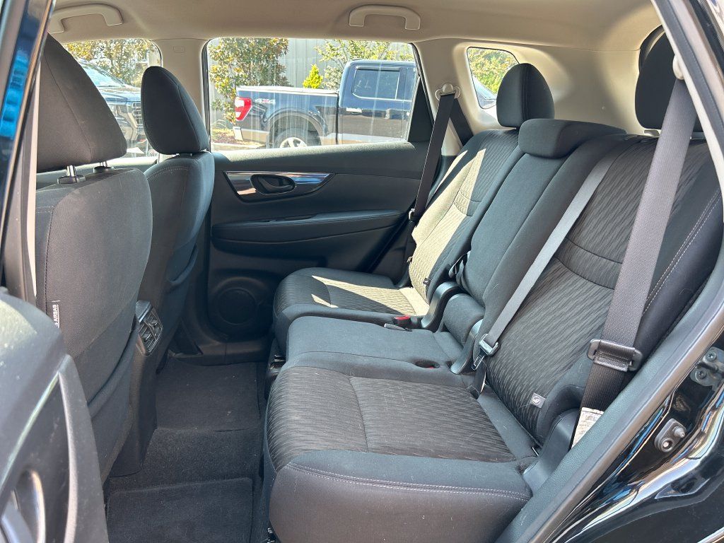 Used 2020 Nissan Rogue S FWD image 13