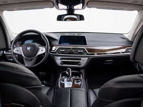 Certified 2022 BMW 750i xDrive AWD/4WD image 10